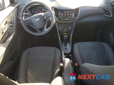 Zdjęcie 8 z 12 samochodu: 2020 CHEVROLET TRAX LS VIN:3GNCJKSB1LL303128 - miniatura