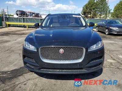Piąte zdjęcie samochodu w środku: 2017 JAGUAR F-PACE PREMIUM VIN:SADCJ2BN8HA892667 - miniatura
