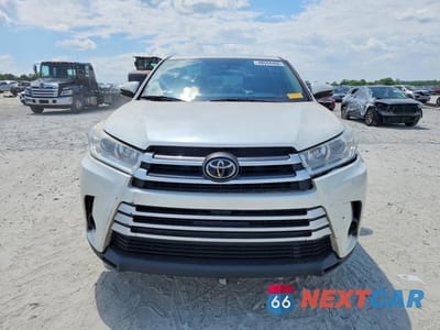 Piąte zdjęcie samochodu w środku: 2019 TOYOTA HIGHLANDER LE VIN:5TDZZRFH0KS359167 - miniatura