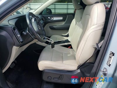 Zdjęcie 7 z 13 samochodu: 2019 VOLVO XC40 T5 MOMENTUM VIN:YV4162XZ9K2013255 - miniatura