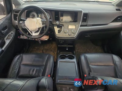 Zdjęcie 8 z 14 samochodu: 2017 TOYOTA SIENNA SE VIN:5TDXZ3DC7HS802418 - miniatura