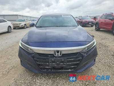 Piąte zdjęcie samochodu w środku: 2018 HONDA ACCORD LX VIN:1HGCV1F11JA105602 - miniatura