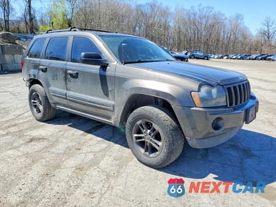 Czwarte zdjęcie samochodu z boku: 2006 JEEP GRAND CHEROKEE LAREDO VIN:1J4GR48K36C220820 - miniatura