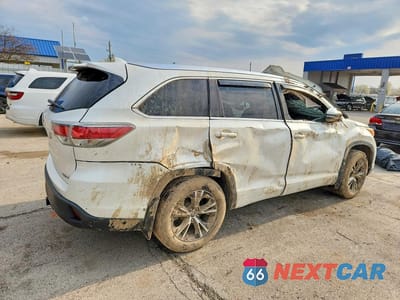 Trzecie zdjęcie samochodu z tyłu: 2016 TOYOTA HIGHLANDER XLE VIN:5TDJKRFH7GS323548 - miniatura