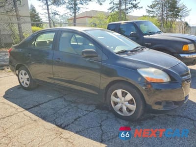 Czwarte zdjęcie samochodu z boku: 2008 TOYOTA YARIS BASE VIN:JTDBT923X81229948 - miniatura