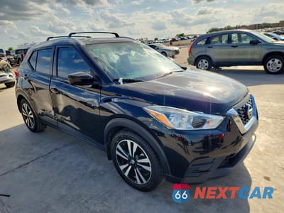 Czwarte zdjęcie samochodu z boku: 2018 NISSAN KICKS SV VIN:3N1CP5CU0JL511851 - miniatura