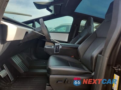 Zdjęcie 7 z 13 samochodu: 2024 TESLA CYBERTRUCK VIN:7G2CEHED1RA001322 - miniatura