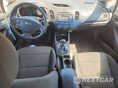 Zdjęcie 8 z 12 samochodu: 2017 KIA FORTE LX VIN:3KPFL4A79HE134884 - miniatura