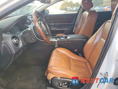 Zdjęcie 7 z 12 samochodu: 2016 JAGUAR XJ VIN:SAJWA1C74G8W01849 - miniatura