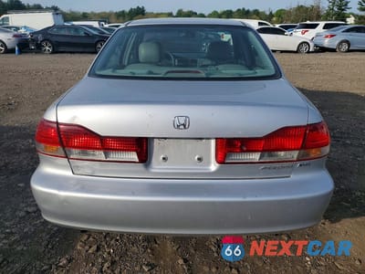 Zdjęcie 6 z 12 samochodu: 2002 HONDA ACCORD EX VIN:1HGCG16542A042137 - miniatura