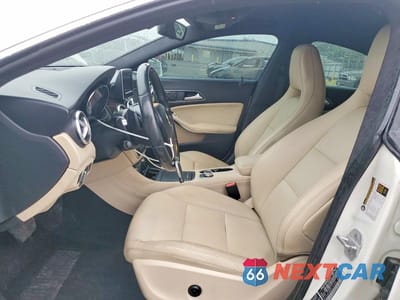 Zdjęcie 7 z 11 samochodu: 2014 MERCEDES-BENZ CLA 250 4MATIC VIN:WDDSJ4GB8EN145548 - miniatura