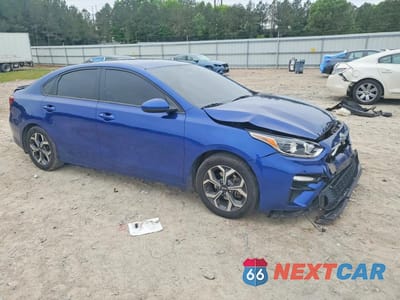 Czwarte zdjęcie samochodu z boku: 2021 KIA FORTE LXS VIN:3KPF24AD5ME284350 - miniatura