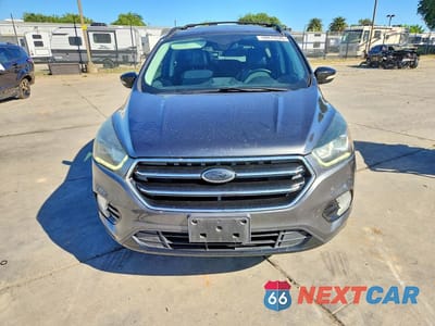 Piąte zdjęcie samochodu w środku: 2017 FORD ESCAPE TITANIUM VIN:1FMCU0J93HUC67275 - miniatura
