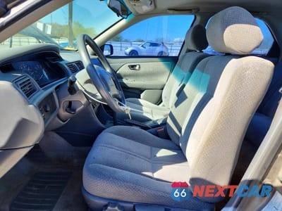 Zdjęcie 7 z 11 samochodu: 2001 TOYOTA CAMRY LE VIN:4T1BG22K91U079916 - miniatura