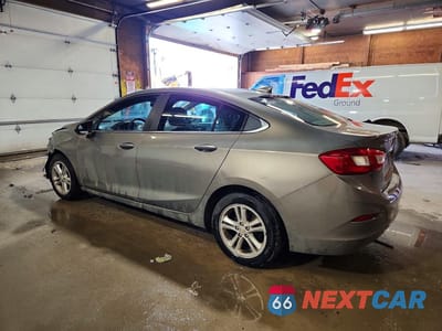 Drugie zdjęcie samochodu z przodu: 2017 CHEVROLET CRUZE LT VIN:3G1BE5SM3HS557635 - miniatura