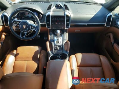 Zdjęcie 8 z 12 samochodu: 2017 PORSCHE CAYENNE S VIN:WP1AB2A2XHLA51699 - miniatura