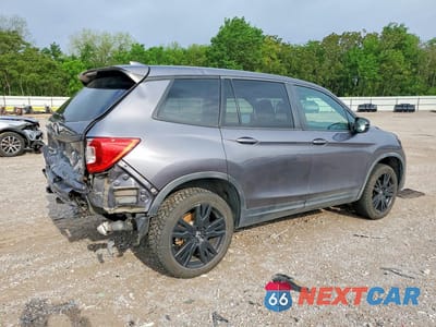Trzecie zdjęcie samochodu z tyłu: 2021 HONDA PASSPORT SPORT VIN:5FNYF8H21MB008007 - miniatura
