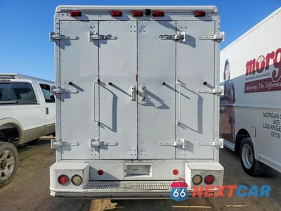 Zdjęcie 6 z 13 samochodu: 2003 FORD ECONOLINE E350 SUPER DUTY STRIPPED CHASS VIN:1FCKE39L73HA93954 - miniatura