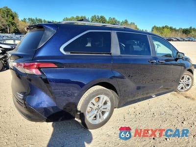 Trzecie zdjęcie samochodu z tyłu: 2024 TOYOTA SIENNA PLATINUM 7-PASSENGER VIN:5TDESKFC6RS151884 - miniatura