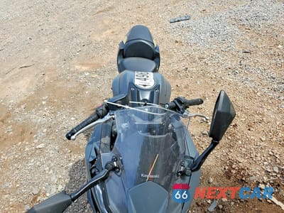 Piąte zdjęcie samochodu w środku: 2024 KAWASAKI EX650 P VIN:ML5EXEP17RDAC6476 - miniatura