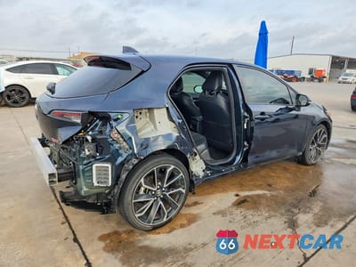 Trzecie zdjęcie samochodu z tyłu: 2022 TOYOTA COROLLA HATCHBACK XSE VIN:JTNC4MBE6N3156918 - miniatura