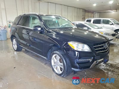 Czwarte zdjęcie samochodu z boku: 2015 MERCEDES-BENZ ML 350 4MATIC VIN:4JGDA5HB9FA593194 - miniatura
