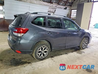 Trzecie zdjęcie samochodu z tyłu: 2020 SUBARU FORESTER PREMIUM VIN:JF2SKAJC7LH498318 - miniatura