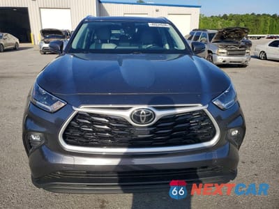 Piąte zdjęcie samochodu w środku: 2021 TOYOTA HIGHLANDER XLE VIN:5TDHZRAHXMS519724 - miniatura