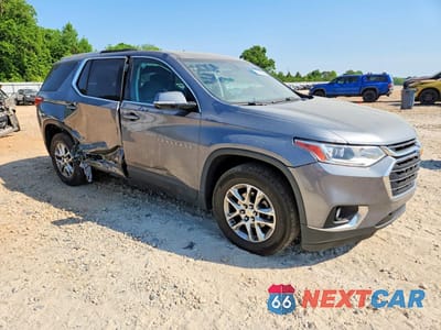Czwarte zdjęcie samochodu z boku: 2018 CHEVROLET TRAVERSE LT VIN:1GNEVGKW6JJ192772 - miniatura