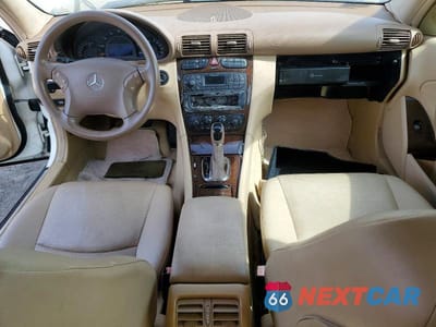 Zdjęcie 8 z 13 samochodu: 2003 MERCEDES-BENZ C 240 VIN:WDBRF61J83A412342 - miniatura