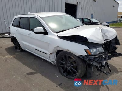 Czwarte zdjęcie samochodu z boku: 2019 JEEP GRAND CHEROKEE LAREDO VIN:1C4RJEAG9KC826540 - miniatura