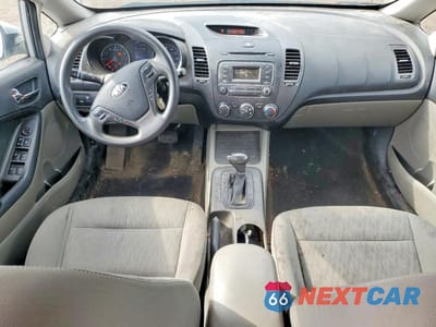 Zdjęcie 8 z 12 samochodu: 2016 KIA FORTE LX VIN:KNAFK4A64G5495747 - miniatura