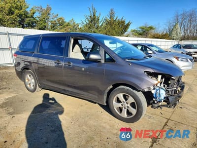 Czwarte zdjęcie samochodu z boku: 2013 TOYOTA SIENNA L 7-PASSENGER VIN:5TDZK3DC7DS372641 - miniatura