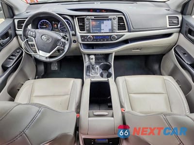 Zdjęcie 8 z 12 samochodu: 2019 TOYOTA HIGHLANDER XLE VIN:5TDJZRFH6KS588840 - miniatura