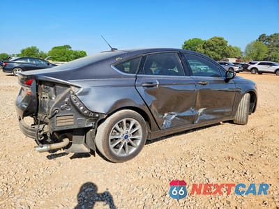 Trzecie zdjęcie samochodu z tyłu: 2017 FORD FUSION SE VIN:3FA6P0HD5HR250008 - miniatura