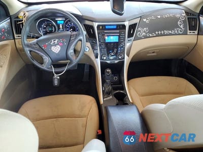 Zdjęcie 8 z 12 samochodu: 2013 HYUNDAI SONATA HYBRID VIN:KMHEC4A44DA098502 - miniatura