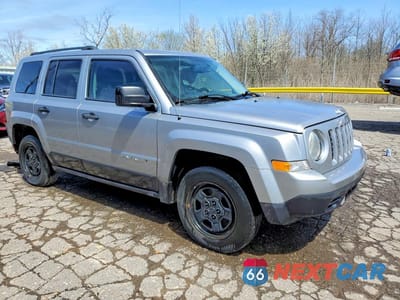 Czwarte zdjęcie samochodu z boku: 2017 JEEP PATRIOT SPORT VIN:1C4NJPBAXHD119843 - miniatura