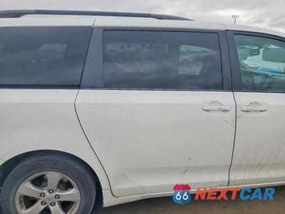 Zdjęcie 11 z 13 samochodu: 2016 TOYOTA SIENNA LE 8-PASSENGER VIN:5TDKK3DC2GS715555 - miniatura