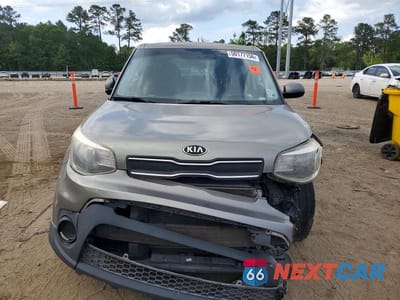 Piąte zdjęcie samochodu w środku: 2018 KIA SOUL BASE VIN:KNDJN2A26J7602086 - miniatura