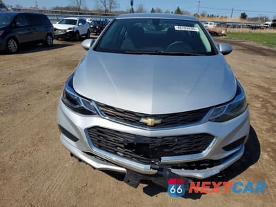 Piąte zdjęcie samochodu w środku: 2017 CHEVROLET CRUZE LT VIN:1G1BE5SM0H7135613 - miniatura