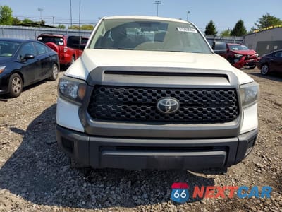 Piąte zdjęcie samochodu w środku: 2018 TOYOTA TUNDRA SR VIN:5TFUM5F16JX075667 - miniatura