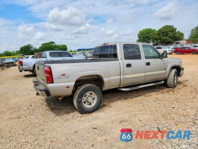 Trzecie zdjęcie samochodu z tyłu: 2004 CHEVROLET SILVERADO K2500 VIN:1GCGK23U14F127751 - miniatura