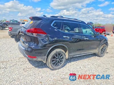 Trzecie zdjęcie samochodu z tyłu: 2017 NISSAN ROGUE SV VIN:5N1AT2MV1HC808151 - miniatura