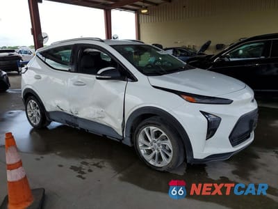 Czwarte zdjęcie samochodu z boku: 2023 CHEVROLET BOLT EUV LT VIN:1G1FY6S00P4146378 - miniatura