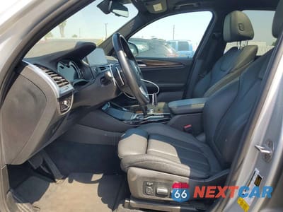 Zdjęcie 7 z 13 samochodu: 2019 BMW X3 SDRIVE30I VIN:5UXTR7C57KLE98574 - miniatura