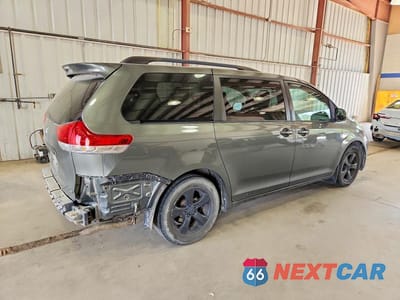 Trzecie zdjęcie samochodu z tyłu: 2011 TOYOTA SIENNA LE VIN:5TDKK3DC8BS060245 - miniatura