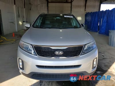 Piąte zdjęcie samochodu w środku: 2015 KIA SORENTO EX VIN:5XYKU4A79FG595224 - miniatura
