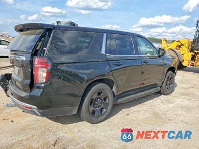 Trzecie zdjęcie samochodu z tyłu: 2022 CHEVROLET TAHOE C1500 VIN:1GNSCLED6NR269546 - miniatura
