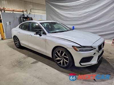 Czwarte zdjęcie samochodu z boku: 2020 VOLVO S60 T6 MOMENTUM VIN:7JRA22TK7LG042069 - miniatura