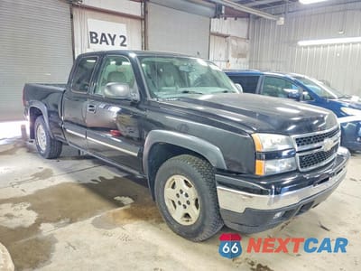 Czwarte zdjęcie samochodu z boku: 2006 CHEVROLET SILVERADO K1500 VIN:1GCEK19B16Z207222 - miniatura